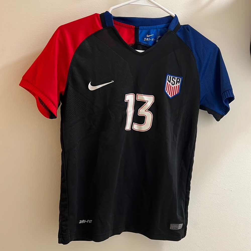 Alex Morgan old USA jersey and shorts. Size youth small (26)